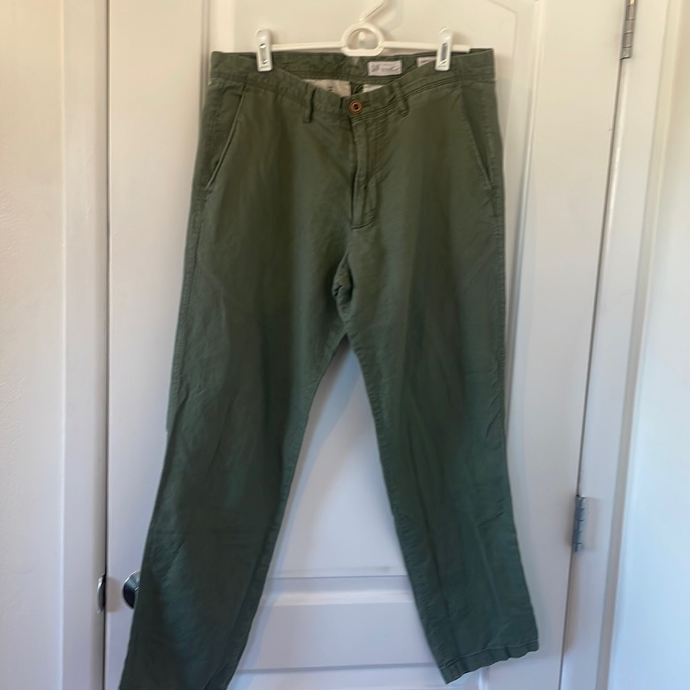 Gap Men’s linen blend olive chinos